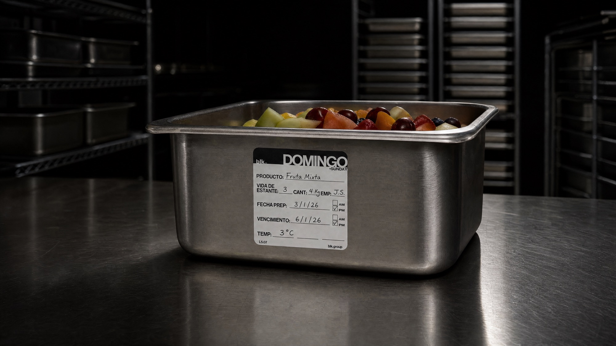 Etiqueta blk_ aplicada en cocina certificada